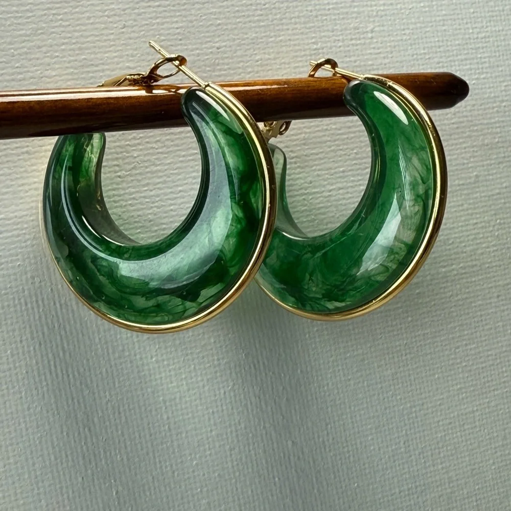 Elegant Tortoise Shell Gold Hoop Earrings Green earrings - Picture 7 of 9